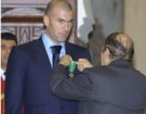 Bouteflika d�core Zidane